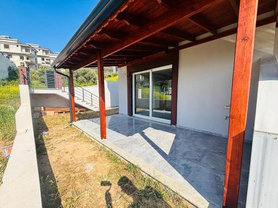 Doğanbey Atatürk Mahallesi Deniz Manzaralı Bahçeli Satılık 3+1 Villa