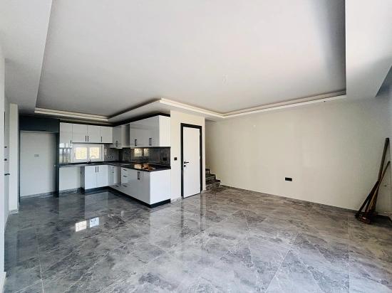 Doğanbey Atatürk Mahallesi Deniz Manzaralı Bahçeli Satılık 3+1 Villa