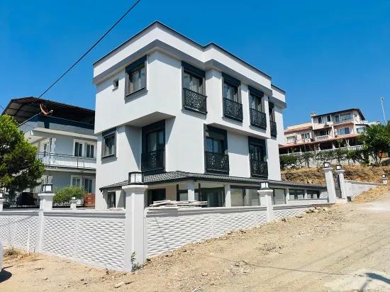 İzmir Seferihisar Tepecik Mahallesi’nde deniz manzaralı 3+1 satılık İkiz villa
