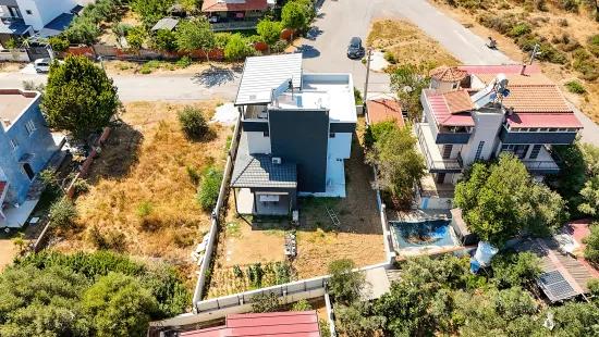 İzmir Seferihisar Atatürk Mahallesi'nde 2+1 Geniş Bahçeli Satılık Villa