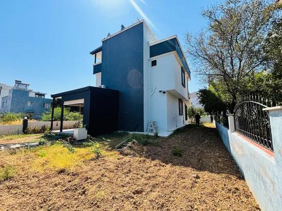 İzmir Seferihisar Atatürk Mahallesi'nde 2+1 Geniş Bahçeli Satılık Villa