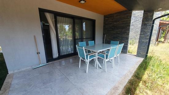 Seferihisar Payamlı'da Deniz Tarafında Havuzlu Bahçeli Satılık 3+1 Villa