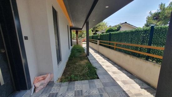 Seferihisar Payamlı'da Deniz Tarafında Havuzlu Bahçeli Satılık 3+1 Villa