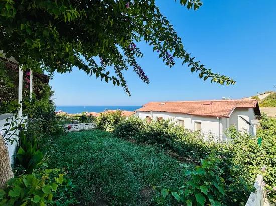İzmir Seferihisar Atatürk Mahallesi'nde Deniz Manzaralı 2+1 Satılık Villa