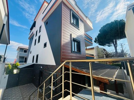 Seferihisar Doğanbey'de Deniz Manzaralı Kat Mülkiyetli 4+1 Satılık Villa