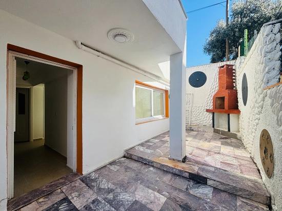 Seferihisar Ürkmez Merkezi Konumda Bahçeli 2+1 Satılık Daire