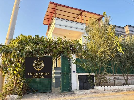 Seferihisar Doğanbey'de Müstakil Otoparklı Bahçeli 4+1 Satılık Tripleks