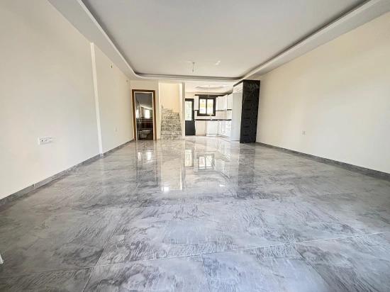 Seferihisar Doğanbey Merkezde Geniş Yapılı Ferah 3+1 Satılık Villa
