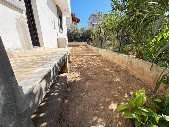 Seferihisar Doğanbey Merkezde Geniş Yapılı Ferah 3+1 Satılık Villa