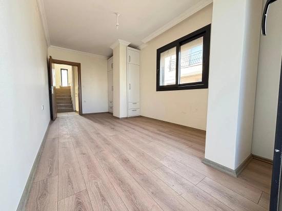 Seferihisar Doğanbey'de Plaja 500 M Otoparklı Bahçeli 3+1 Satılık Villa