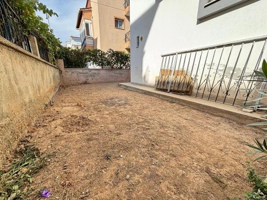 Seferihisar Doğanbey'de Plaja 500 M Otoparklı Bahçeli 3+1 Satılık Villa