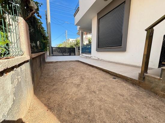 Seferihisar Doğanbey'de Plaja 500 M Otoparklı Bahçeli 3+1 Satılık Villa