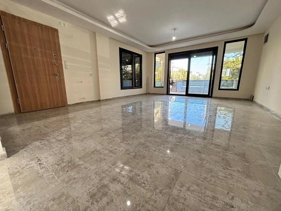 Seferihisar Doğanbey'de Plaja 500 M Otoparklı Bahçeli 3+1 Satılık Villa