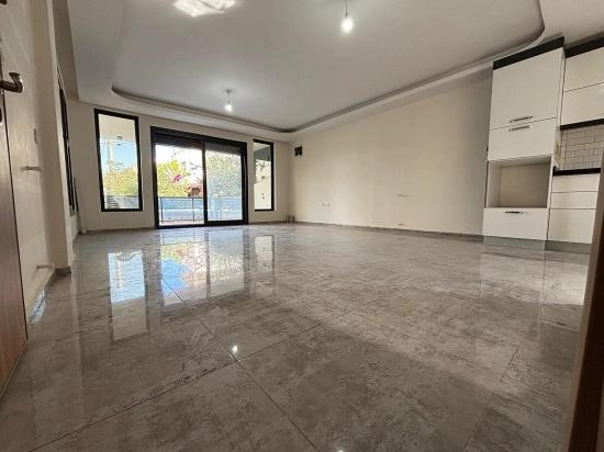Seferihisar Doğanbey'de Plaja 500 M Otoparklı Bahçeli 3+1 Satılık Villa