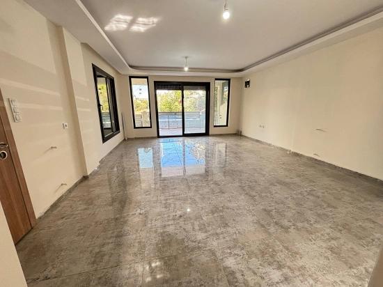 Seferihisar Doğanbey'de Plaja 500 M Otoparklı Bahçeli 3+1 Satılık Villa