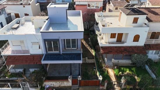 Seferihisar Payamlı Merkezde Müstakil Ferah Yapılı Satılık 3+1 Villa