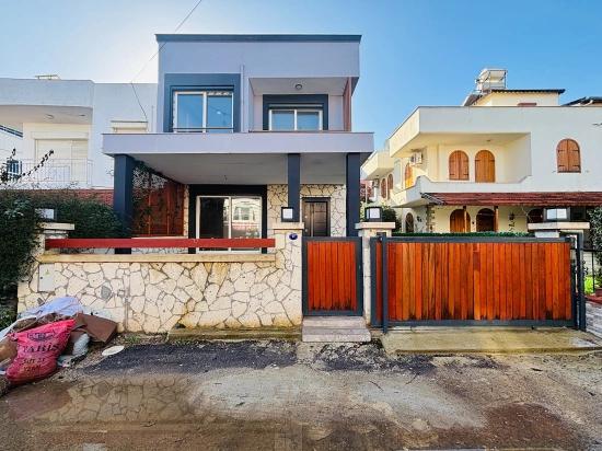 Seferihisar Payamlı Merkezde Müstakil Ferah Yapılı Satılık 3+1 Villa