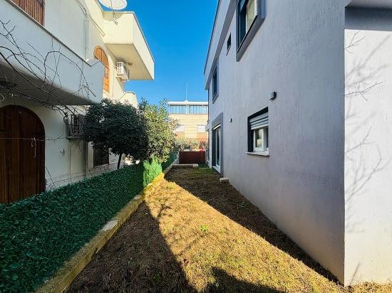 Seferihisar Payamlı Merkezde Müstakil Ferah Yapılı Satılık 3+1 Villa