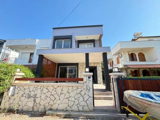 Seferihisar Payamlı Merkezde Müstakil Ferah Yapılı Satılık 3+1 Villa