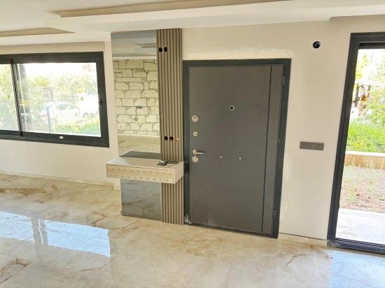 Seferihisar Payamlı Merkezde Geniş Ferah Yapılı Satılık 6+2 Tripleks