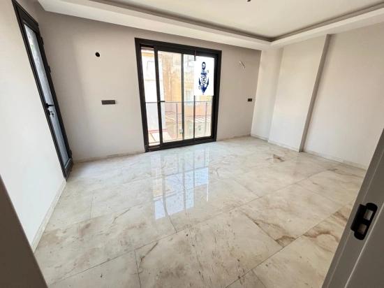 Seferihisar Payamlı Merkezde Geniş Ferah Yapılı Satılık 6+2 Tripleks