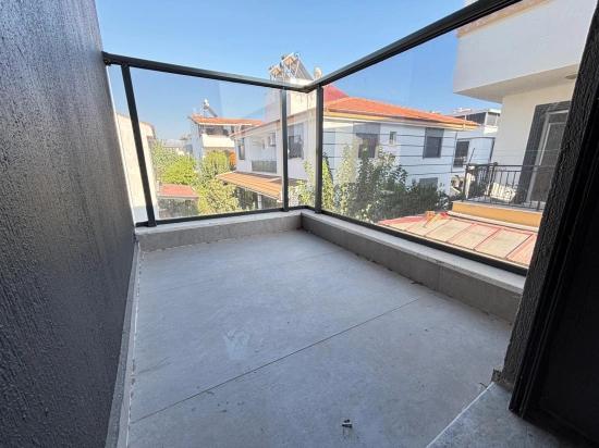 Seferihisar Payamlı Merkezde Geniş Ferah Yapılı Satılık 6+2 Tripleks