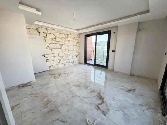 Seferihisar Payamlı Merkezde Geniş Ferah Yapılı Satılık 6+2 Tripleks