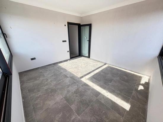 Seferihisar Payamlı Merkezde Geniş Ferah Yapılı Satılık 6+2 Tripleks