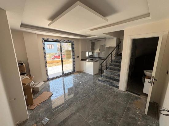 Seferihisar Ürkmez'de Plaja 500M Sıfır Geniş Bahçeli Satılık 2+1 Villa