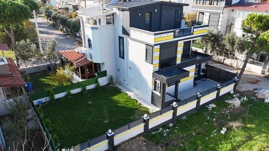 Seferihisar Doğanbey'de 210M2 Bağımsız Lüks Bahçeli Satılık 3+1 Villa