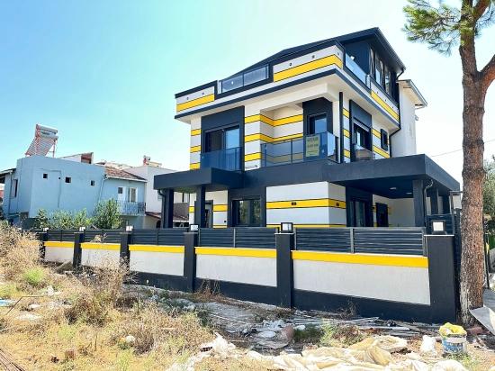 Seferihisar Doğanbey'de 210M2 Bağımsız Lüks Bahçeli Satılık 3+1 Villa