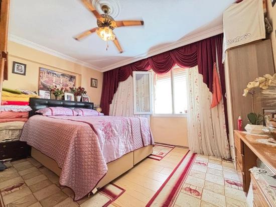 Seferihisar Ürkmez Merkezde Plaja 150 M Geniş Yapılı 2+1 Satılık Daire