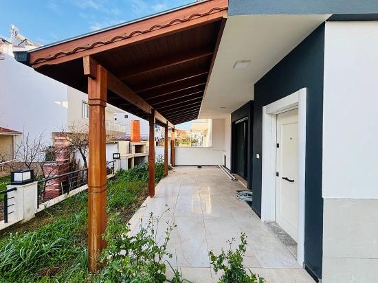 Seferihisar Doğanbey'de Geniş Yapılı Bahçeli 3+1 Satılık Villa