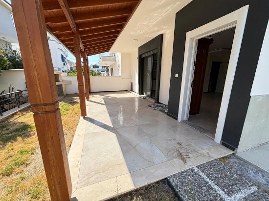 Seferihisar Doğanbey'de Geniş Yapılı Bahçeli 3+1 Satılık Villa