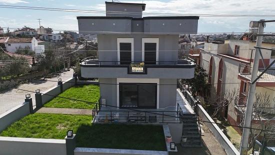 İzmir Seferihisar Ürkmez’de Denize 1100 Metre Satılık 3+1 Müstakil Villa