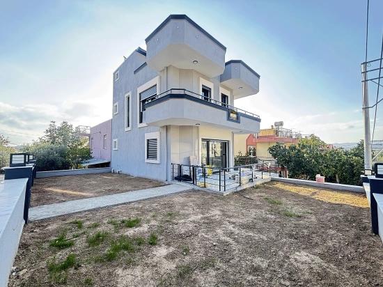 İzmir Seferihisar Ürkmez’de Denize 1100 Metre Satılık 3+1 Müstakil Villa
