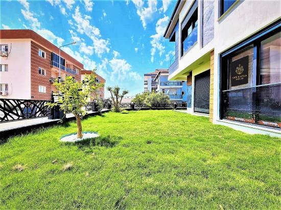 İzmir Seferihisar Camikebir'de Satılık Geniş Bahçeli Ultra Lüks 3+1 Villa