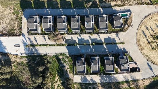 İzmir Seferihisar Atatürk Mahallesi’nde  denize Sıfır Müstakil Tapulu 3+1 Tripleks Villa