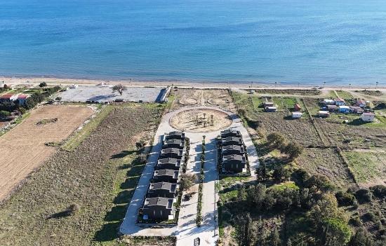 İzmir Seferihisar Atatürk Mahallesi’nde Denize Sıfır Müstakil Tapulu 3+1 Tripleks Villa