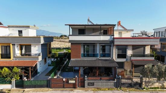 Her Odasında Ebeveyn Banyosu Bulunan Geniş Bahçeli 3+1 Müstakil Villa