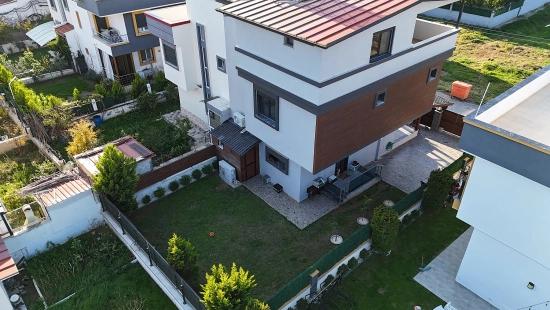Her Odasında Ebeveyn Banyosu Bulunan Geniş Bahçeli 3+1 Müstakil Villa