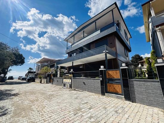 İzmir Seferihisar Ürkmez’de Denize 50M Ultra Lüks Akıllı Ev Sistemli 3+1 Yazlık 