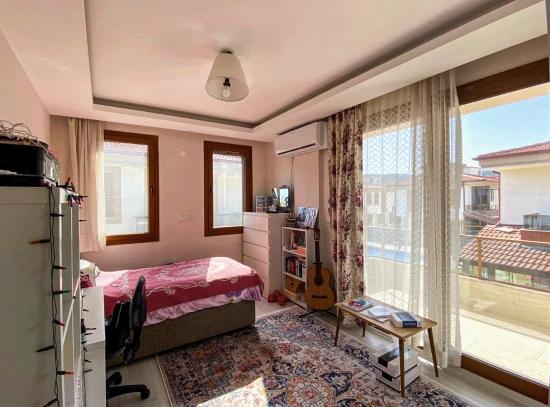 İzmir Seferihisar Cumhuriyet Mahallesi’nde Havuzlu site İçerisinde 3+1 Satılık Villa