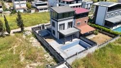 İzmir Seferihisar Cumhuriyet Mahallesi’nde 3+1 Havuzlu Satılık Müstakil Villa