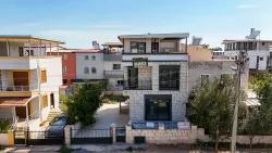 Seferihisar Doğanbey Cumhuriyet Mah. Satılık 5+1 Yazlık - 145 m²