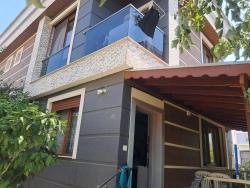 Seferihisar Doğanbey'de Bahçeli Ferah Yapılı Satılık 2+1 Villa