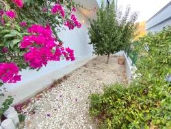 Seferihisar Ürkmez'de Bahçeli Havadar 3+1 Satılık Villa