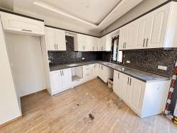 Menderes Özdere Merkezi Konumdabahçeli Ayrı Mutfaklı 3+1 Satılık Villa