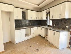 Menderes Özdere Merkezi Konumdabahçeli Ayrı Mutfaklı 3+1 Satılık Villa