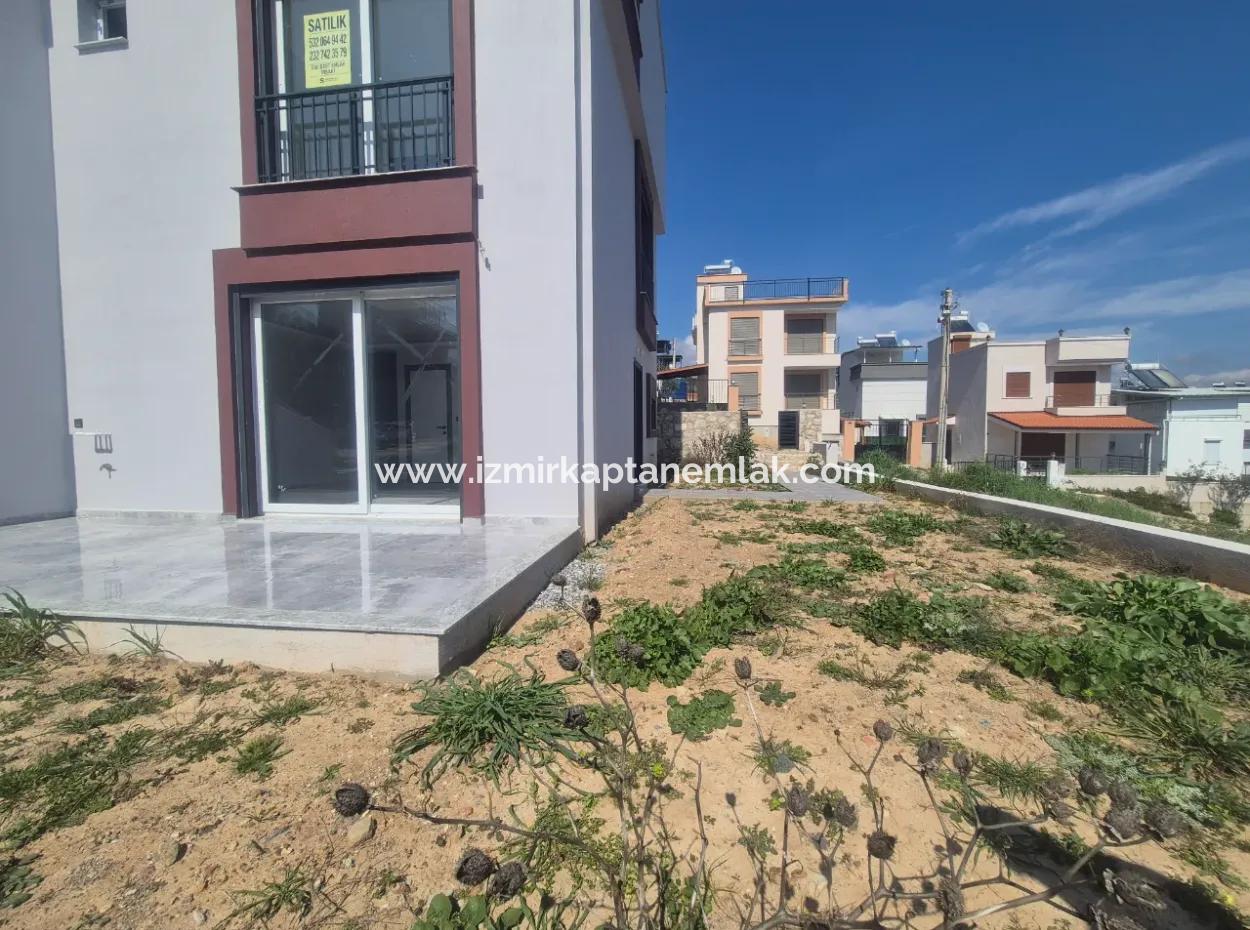 Doğanbey Atatürk Mah Deniz Manzaralı Bahçeli Satılık 3+1 Villa
